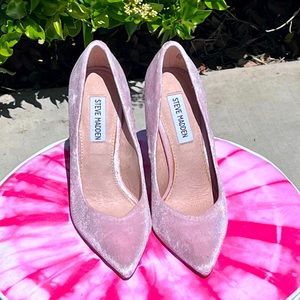 Steve Madden- Pink Velvet Leather Pumps